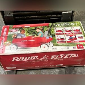 Radio flyer deluxe family wagon